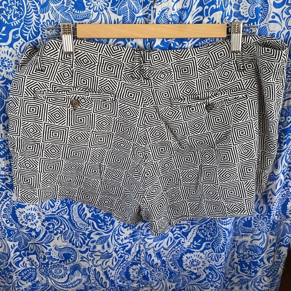 Jolt geometrical, black and white print size 13 shorts - Picture 5 of 6